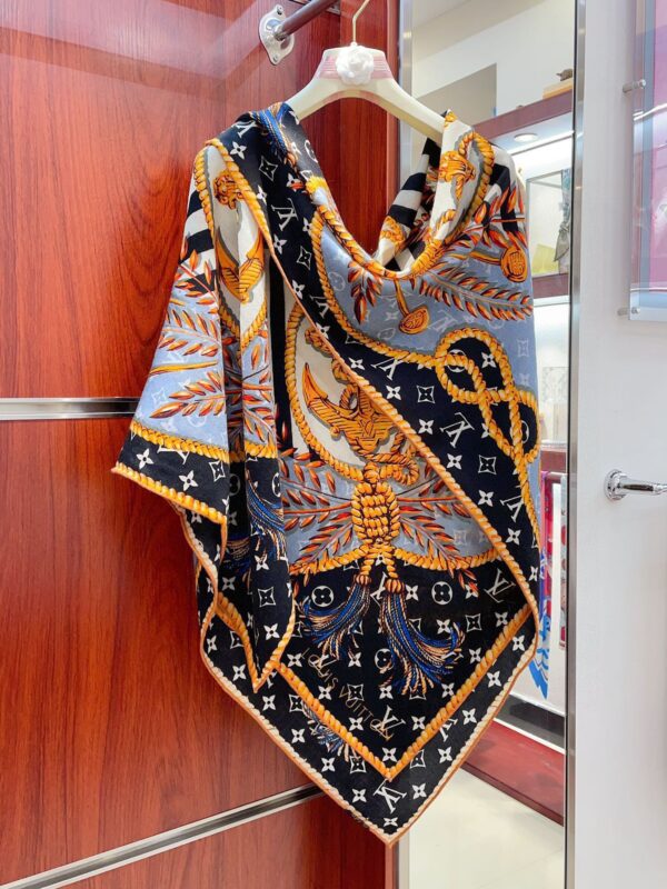 LV cashmere shawl - Image 6