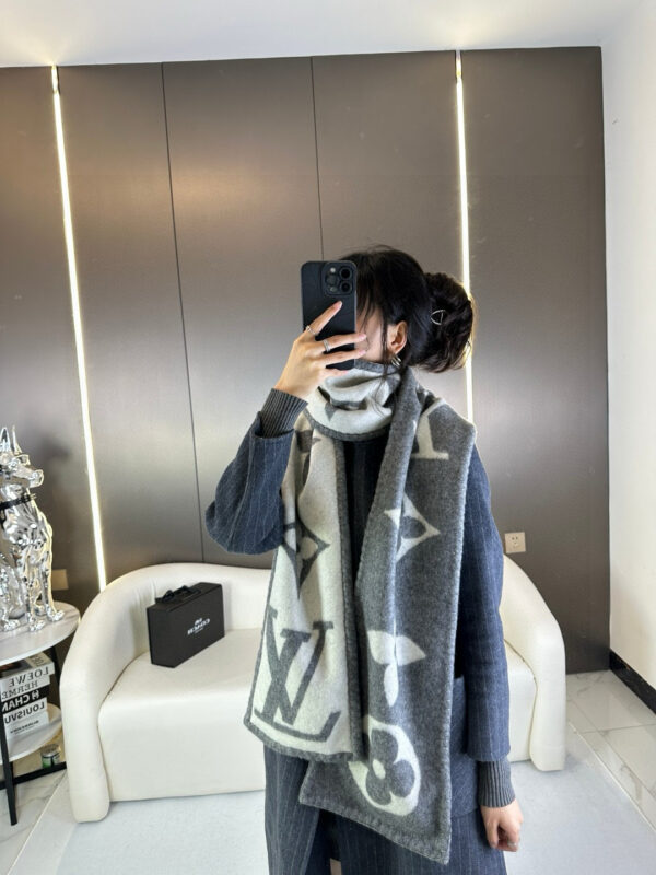 LV Classic Cashmere Scarf - Image 2