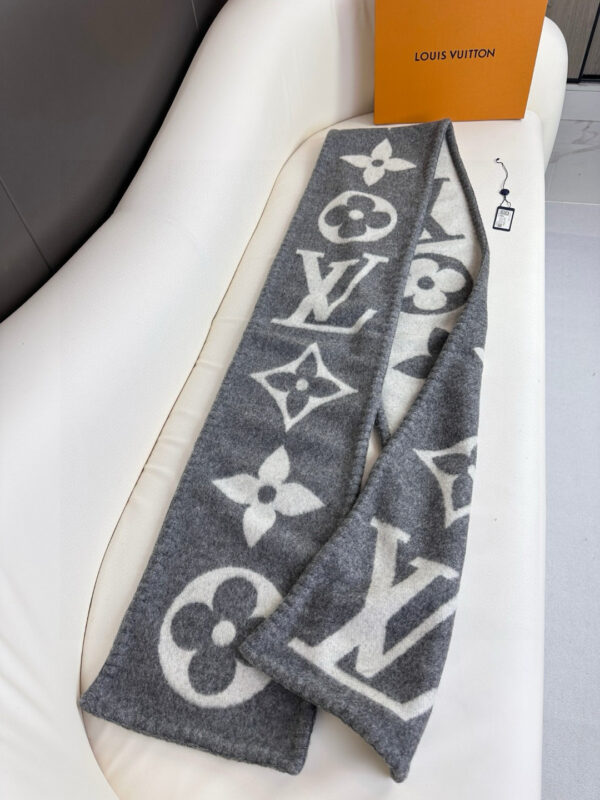 LV Classic Cashmere Scarf - Image 3