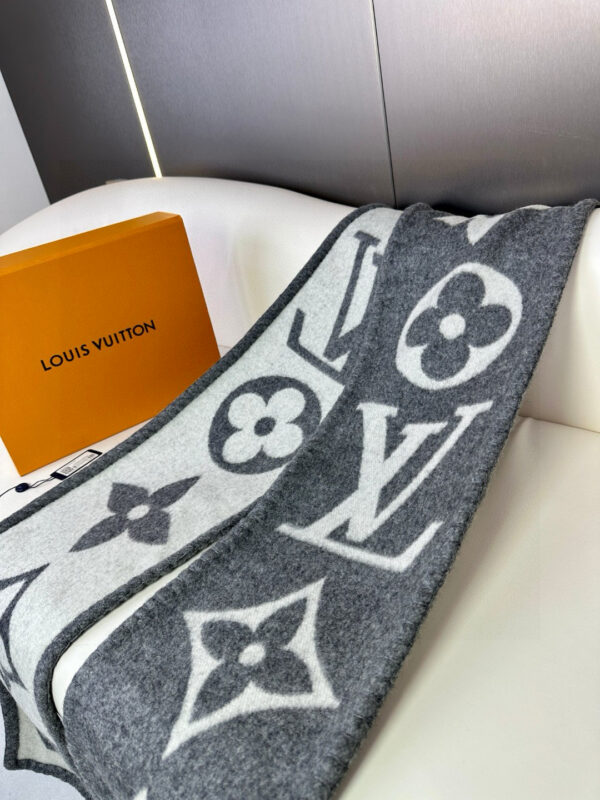LV Classic Cashmere Scarf - Image 4
