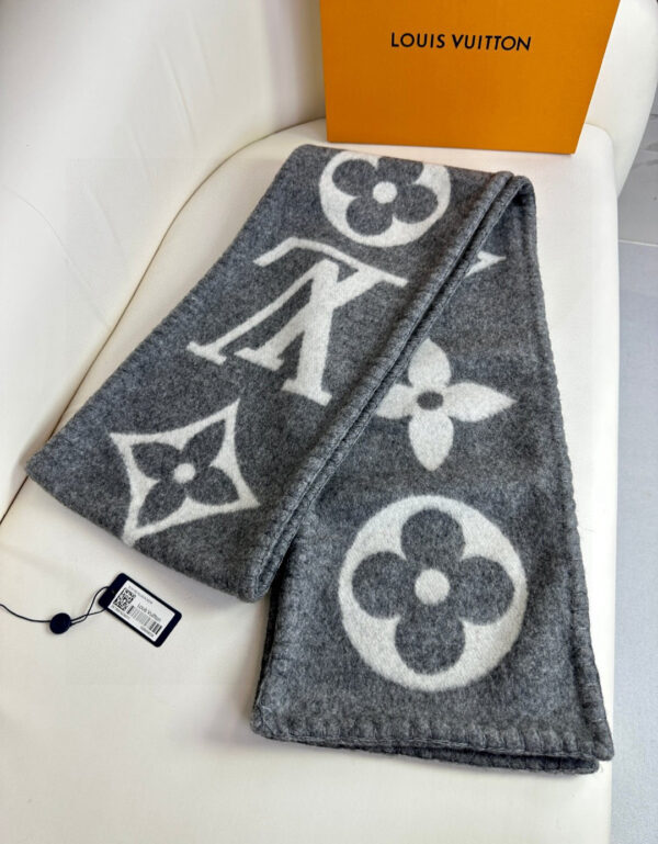 LV Classic Cashmere Scarf - Image 5