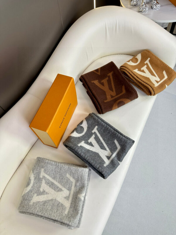 LV Classic Cashmere Scarf - Image 8