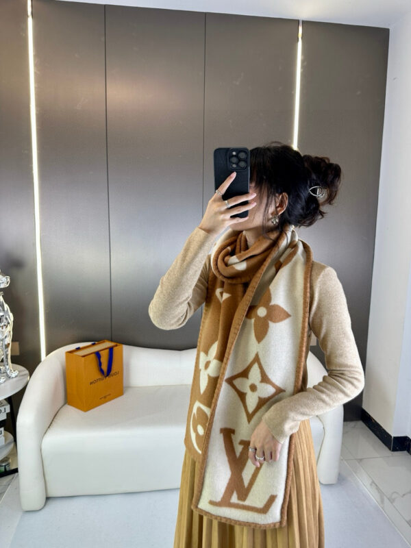 LV Classic Cashmere Scarf - Image 2