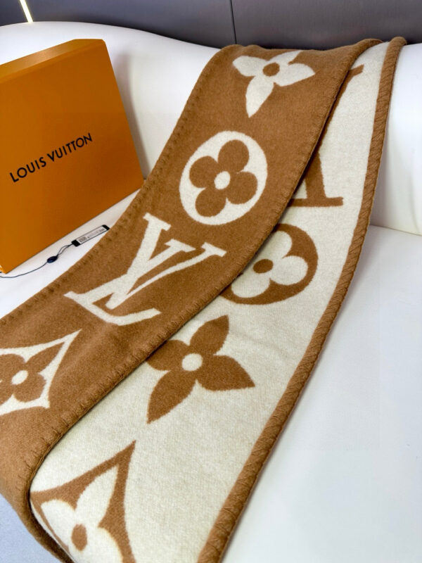 LV Classic Cashmere Scarf - Image 3