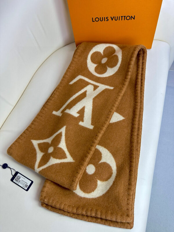 LV Classic Cashmere Scarf - Image 4