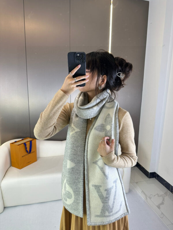 LV Classic Cashmere Scarf - Image 2