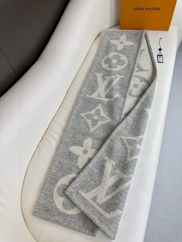 LV Classic Cashmere Scarf - Image 4