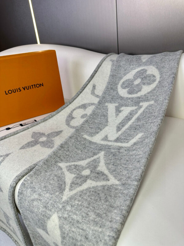 LV Classic Cashmere Scarf - Image 5