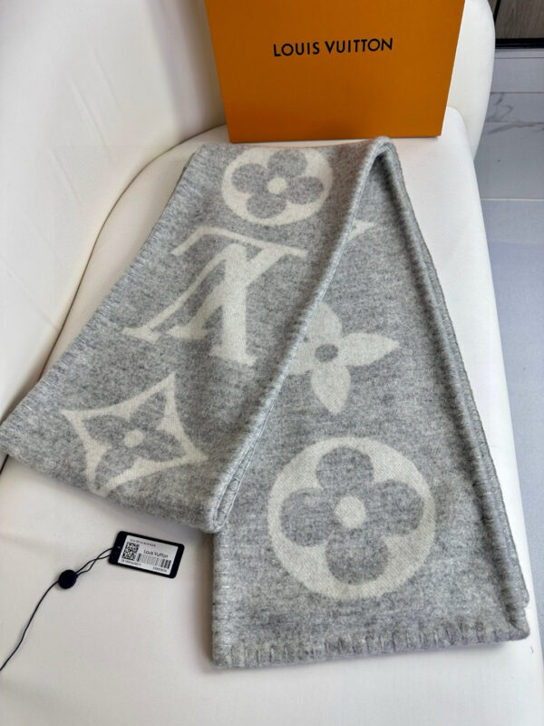 LV Classic Cashmere Scarf - Image 6