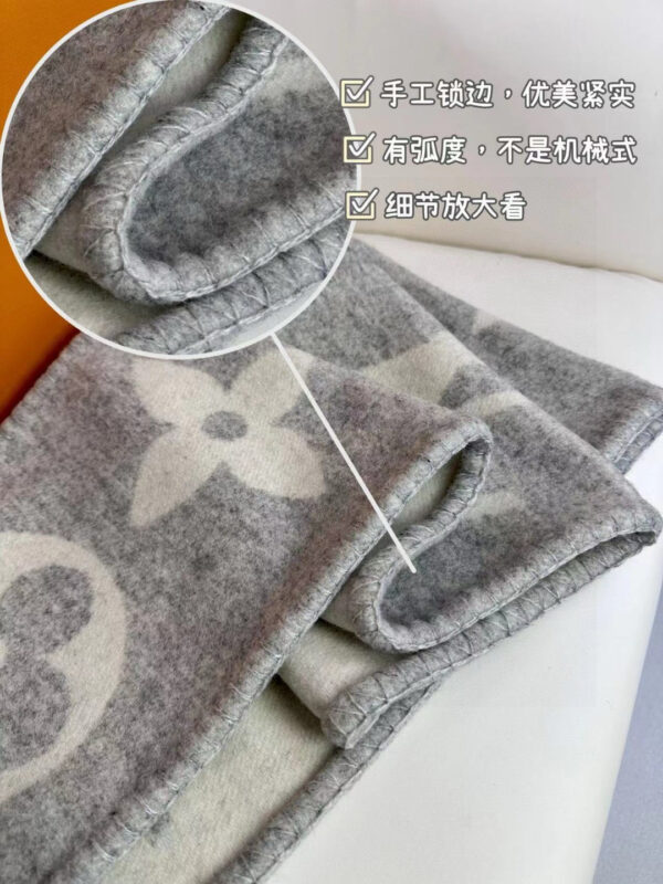 LV Classic Cashmere Scarf - Image 7