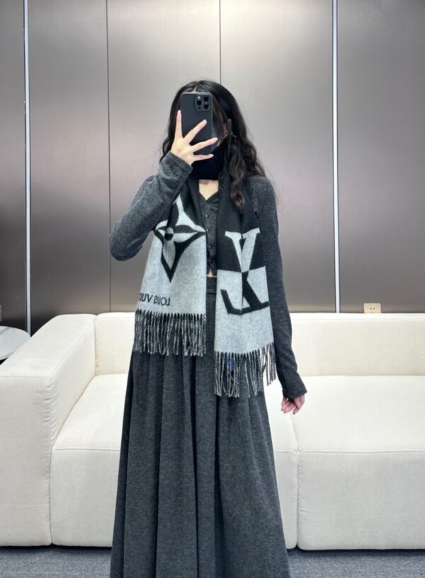 LV Graphic Dual Scarf - Image 3