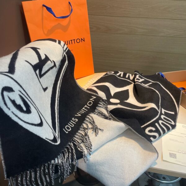 LV Lock And Keys Scarf - Image 5