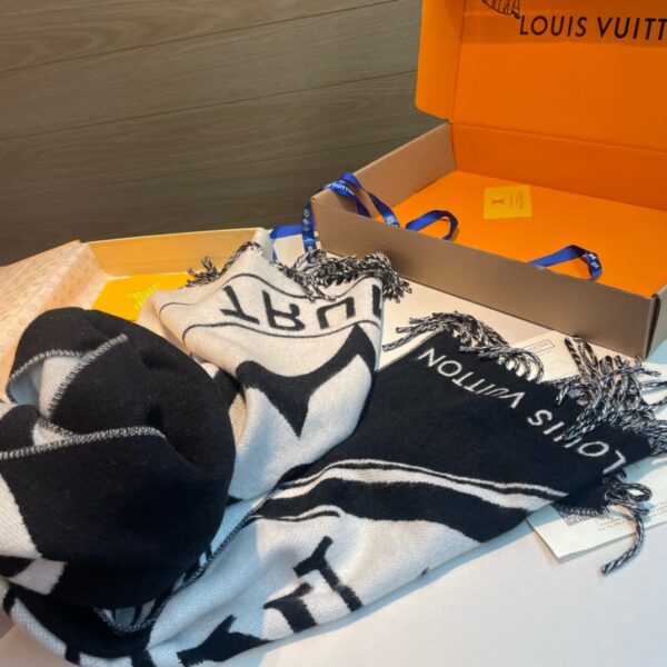 LV Lock And Keys Scarf - Image 7