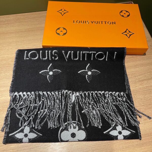 LV pure wool scarf
