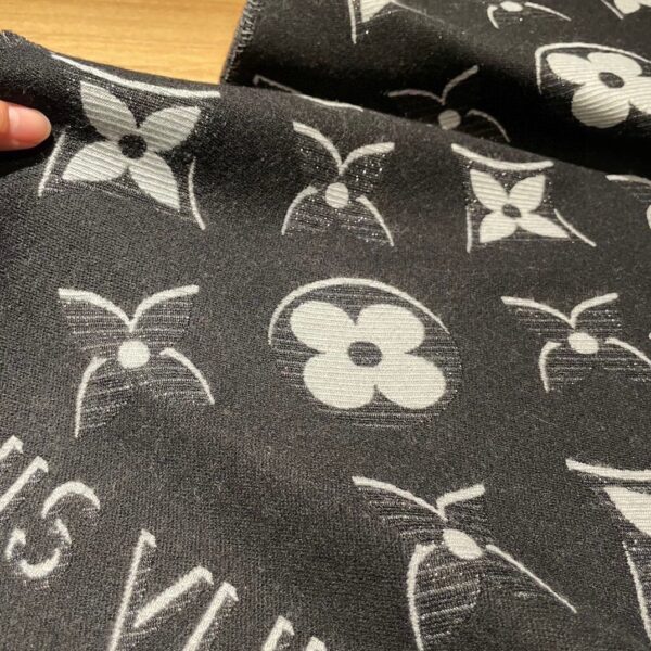 LV pure wool scarf - Image 5