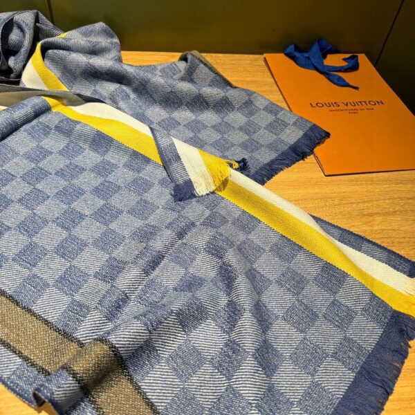 LV plaid long scarf - Image 6