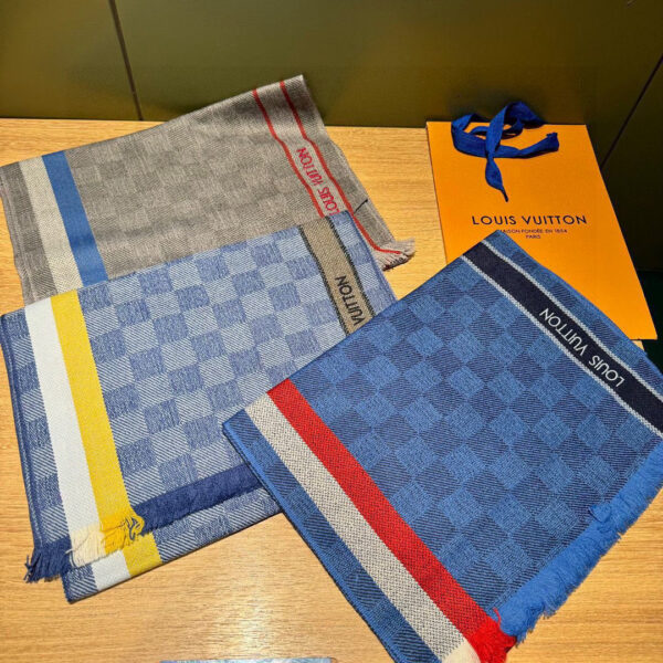 LV plaid long scarf - Image 8