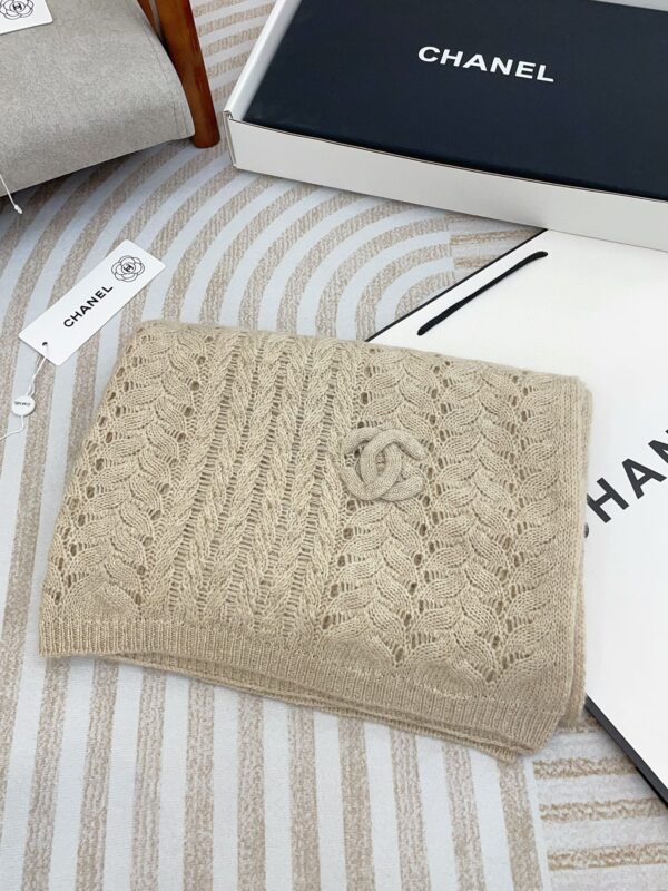 CHANEL wheat ear small hollow knitted scarf
