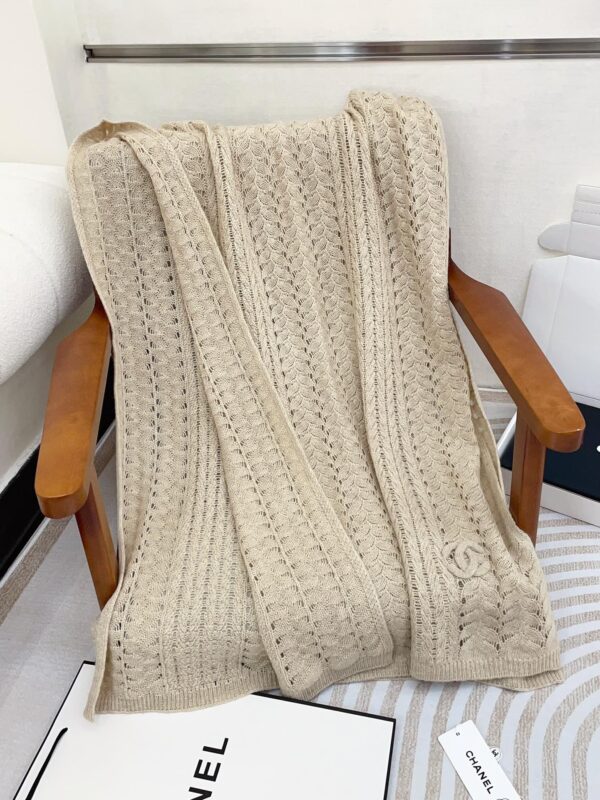 CHANEL wheat ear small hollow knitted scarf - Image 4