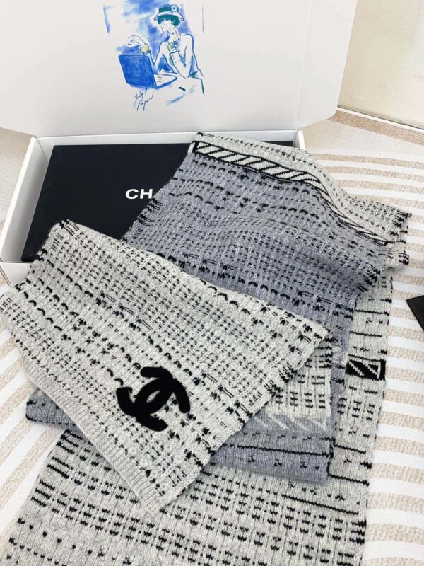 CHANEL cashmere scarf - Image 3