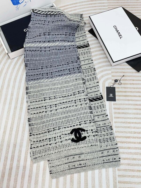 CHANEL cashmere scarf - Image 4