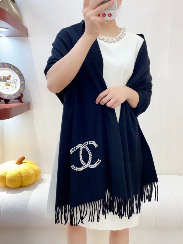 CHANEL Elegant Cashmere Scarf - Image 2