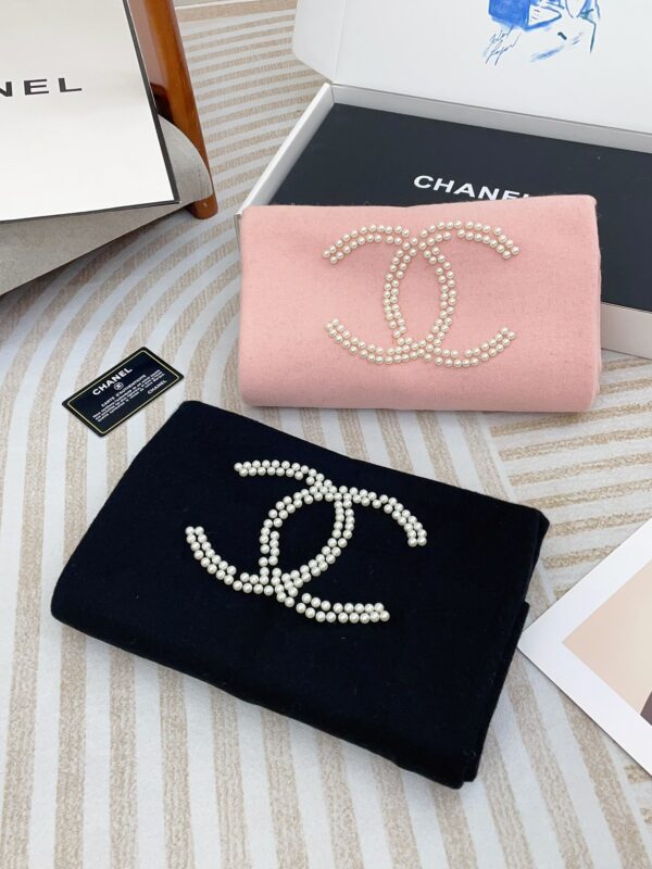 CHANEL Elegant Cashmere Scarf - Image 8