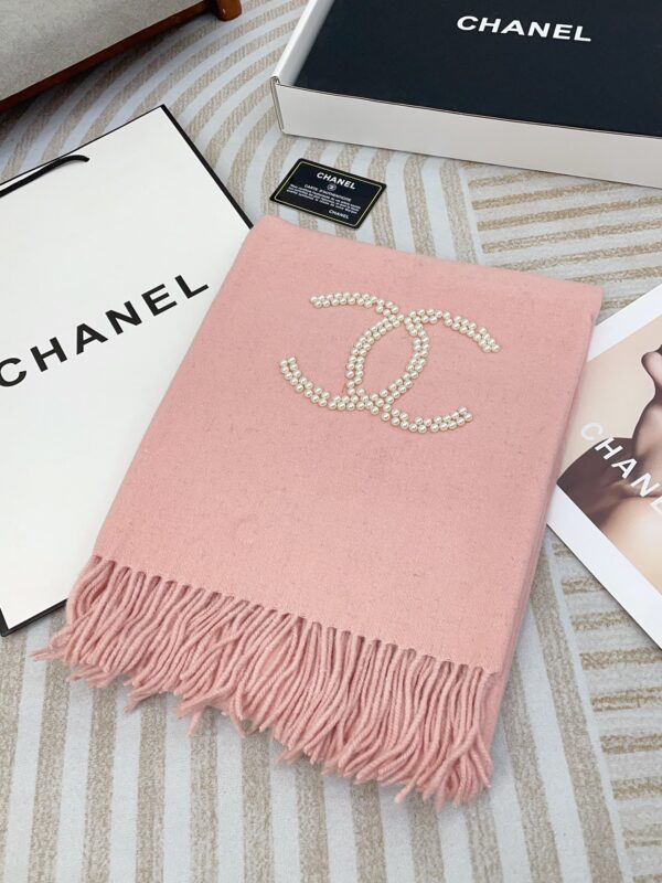 CHANEL Elegant Cashmere Scarf