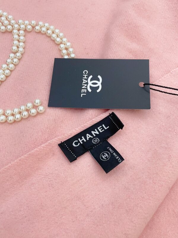 CHANEL Elegant Cashmere Scarf - Image 5