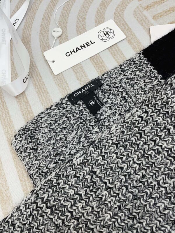 CHANEL Versatile Cashmere Scarf - Image 5