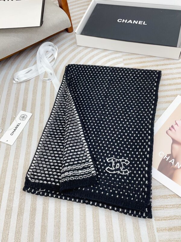 CHANEL plush scarf