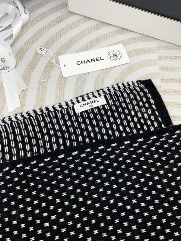 CHANEL plush scarf - Image 7