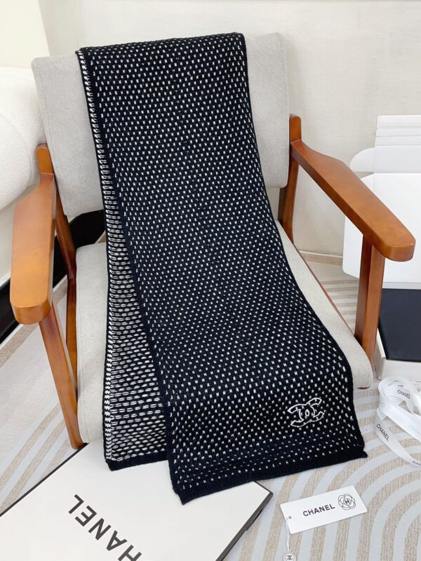 CHANEL plush scarf - Image 3
