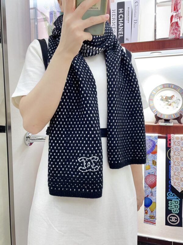 CHANEL plush scarf - Image 5