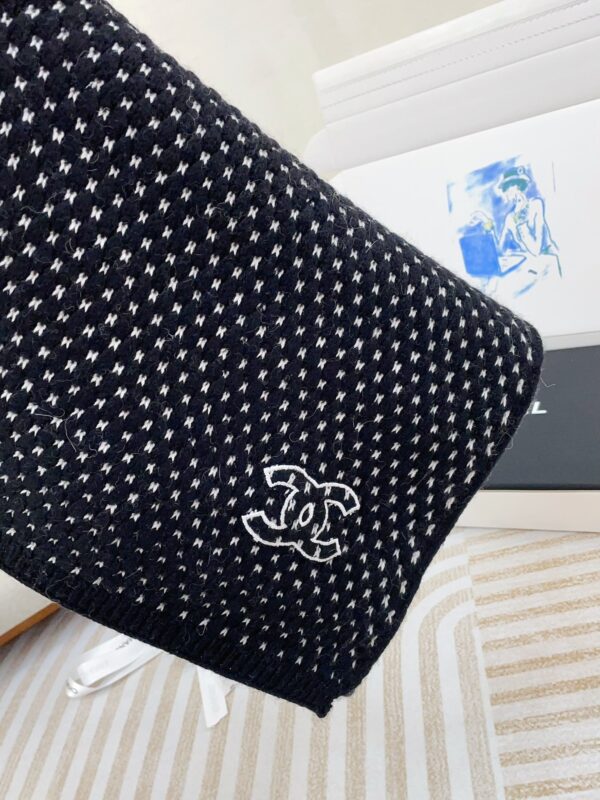 CHANEL plush scarf - Image 8
