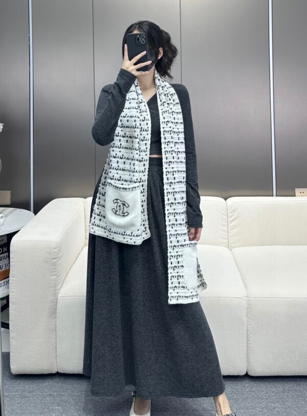 Chanel Haute Couture Cashmere Scarf - Image 2