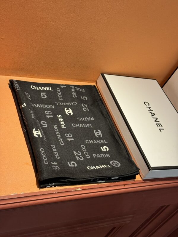 Chanel diamond patterned velvet square scarf - Image 2