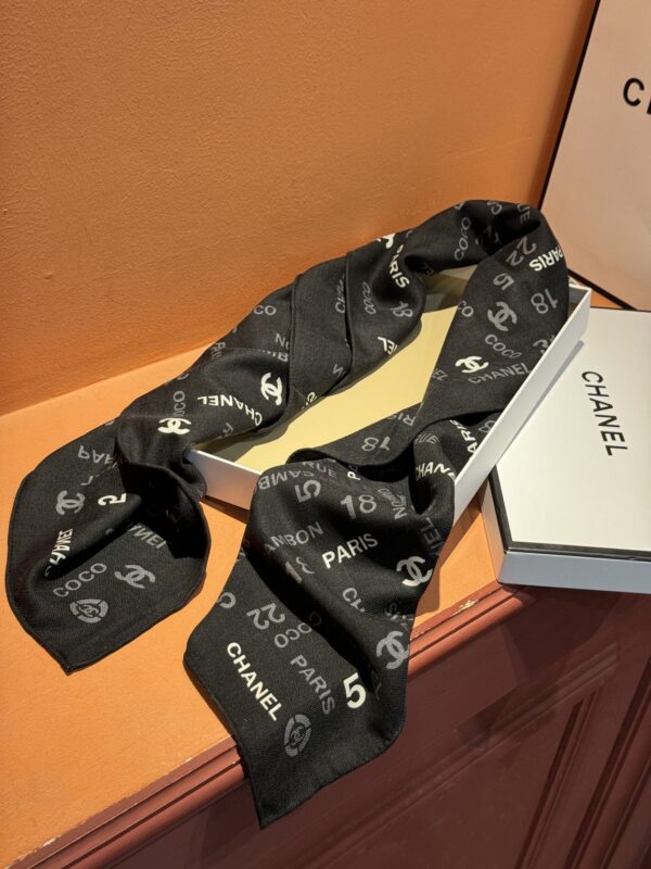 Chanel diamond patterned velvet square scarf - Image 3