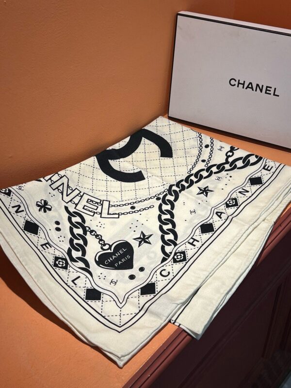 Chanel Autumn/Winter New Scarf - Image 2