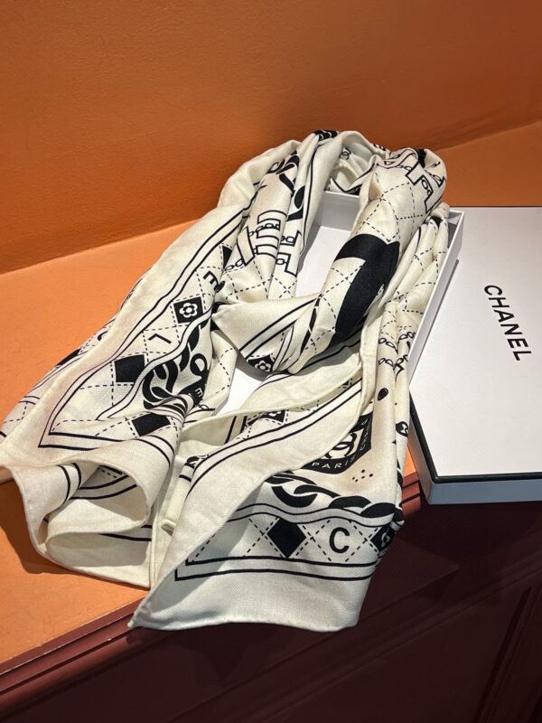 Chanel Autumn/Winter New Scarf - Image 4