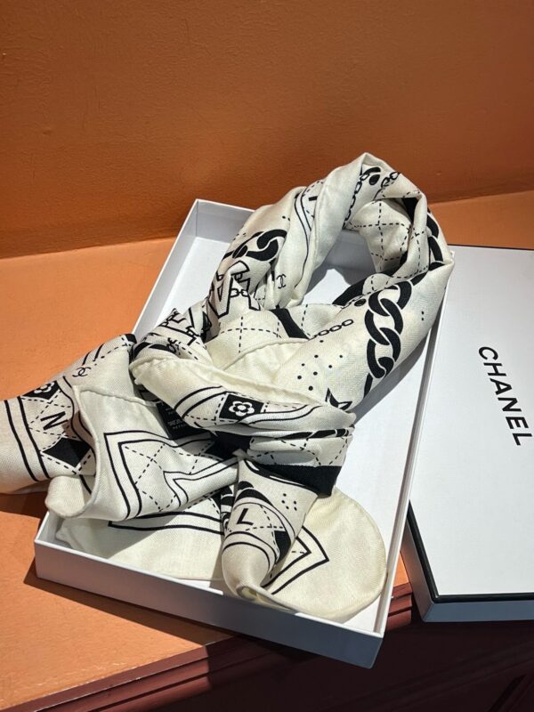 Chanel Autumn/Winter New Scarf - Image 5
