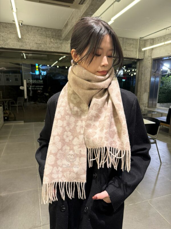 Chanel fringe edge cashmere scarf - Image 2
