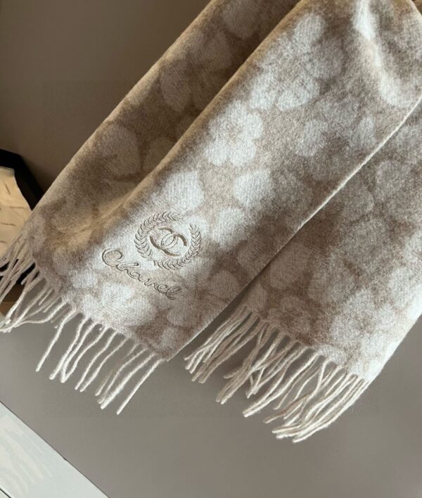 Chanel fringe edge cashmere scarf - Image 5