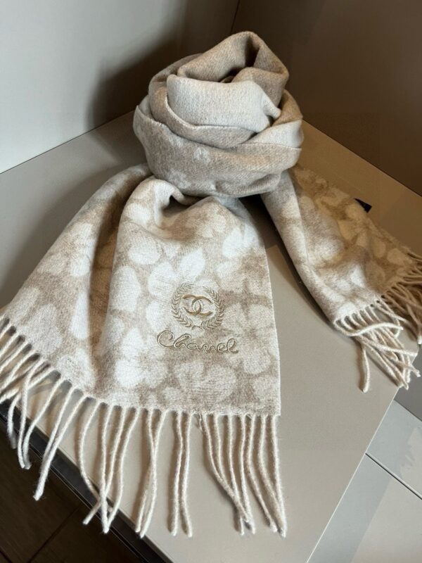 Chanel fringe edge cashmere scarf - Image 6