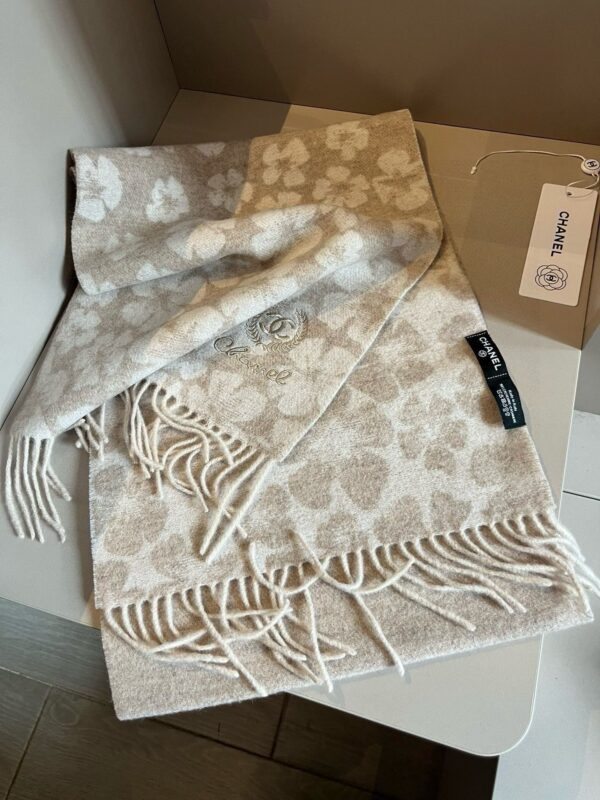 Chanel fringe edge cashmere scarf - Image 8