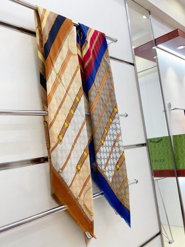 GUCCI cashmere handkerchief - Image 3