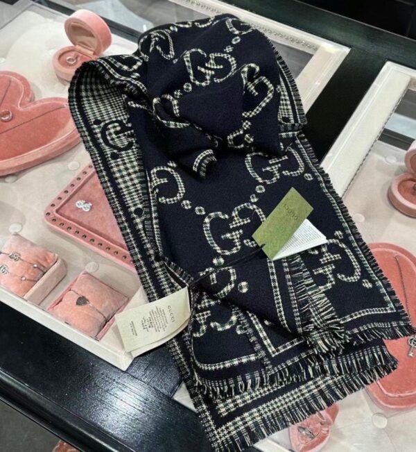 GUCCI wool and silk scarf - Image 3
