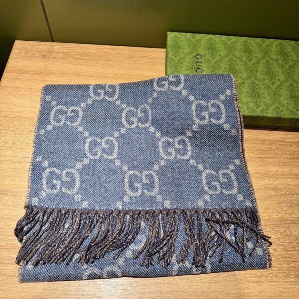 Gucci Ryan wool scarf