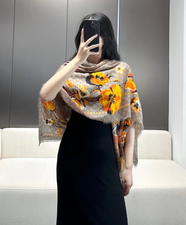GUCCI floral print scarf - Image 3
