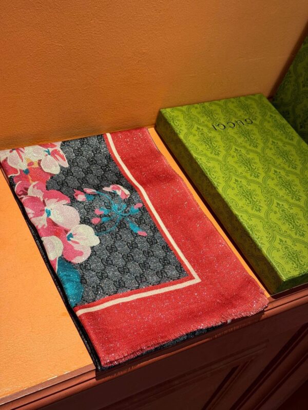 GUCCI floral print scarf